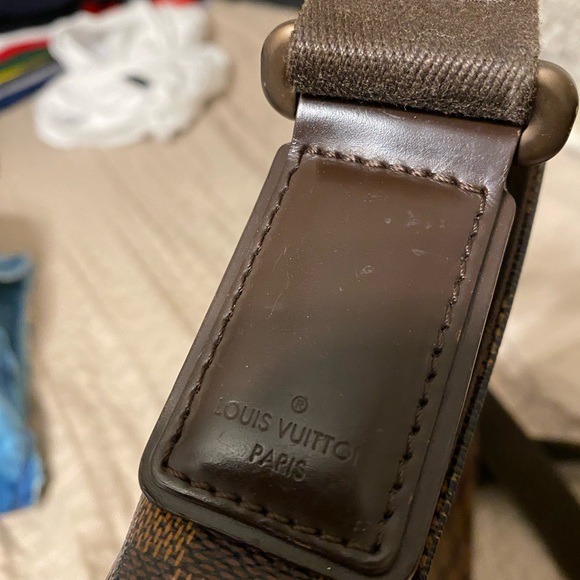 Authentic Louis Vuitton Damier Ebene Messenger bag - Picture 8 of 12
